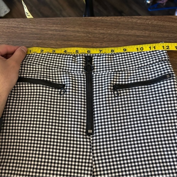 UO Black and White Houndstooth Leggings PANTS 0 - Picture 9 of 12